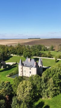 Vue a&eacute;rienne du ch&acirc;teau de Landreville, une ancienne maison forte du XVIe si&egrave;cle, qui se dresse sur la commune fran&ccedil;aise de Bayonville dans le d&eacute;partement des Ardennes