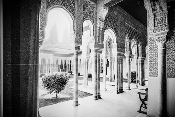 fotos realizada con película grano muy evidente de la ALHAMBRA de Granada patrimonio de la...