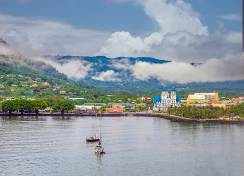 Fototapeta View of the water front of the capital city Apia, Samoa, with the cathedral of the Immaculate Conception prominent in the skyline