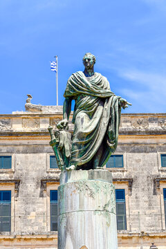 Statue von Sir Frederick Adam in der Altstadt von Korfu, Griechenland