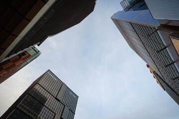 Obraz premium Modern office building finacial district metropolis look up sky