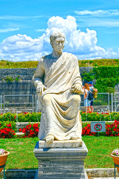 Statue von Frederick North im Boschetto-Garten in Korfu-Stadt, Griechenland