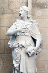 Obraz premium Bayeux cathedral. Sculpture of Mary Magdalene holding a skull. Bayeux. France. Bayeux. France.