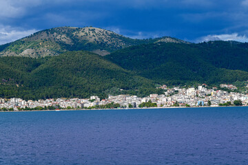 Fototapeta premium Straße von Korfu, Meerenge zwischen der griechischen Insel Korfu und dem griechischen Festland vor Igoumenitsa