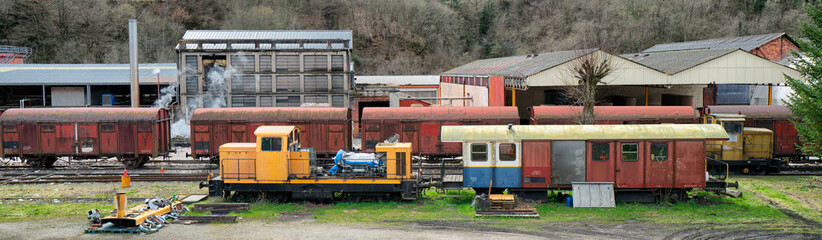 trains de marchandise en voie de garage