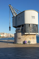 Obraz premium The historic Grúa de Piedra (Stone Crane), a vintage port crane and well-known landmark on the waterfront in the port of Santander, Spain, on a sunny day.