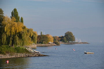 Bodensee, Herbststimmung am Ufer von Meersburg