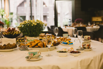 A beautiful table set for an autumn celebration.