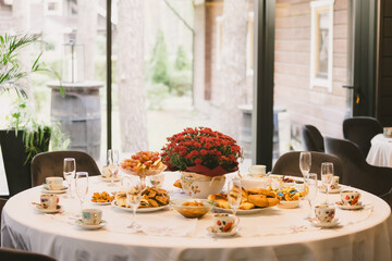A beautiful table set for an autumn celebration.