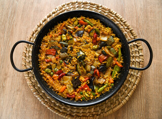 Spanish vegetable paella, without meat or fish, ideal for vegans