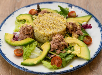 Fresh Quinoa Salad with Tuna, Avocado, and Cherry Tomatoes