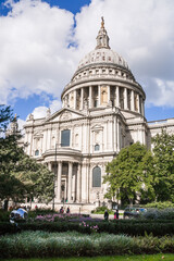 Obraz premium London, UK. St. Paul's cathedral view. Dome against of a blue sky
