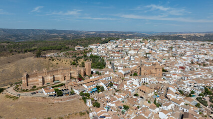 Vista aérea del municipio de Baños de la Encina en la provincia de Jaén, España