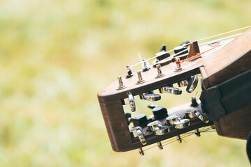 a mechanism for tensioning the strings on a stringed musical instrument
