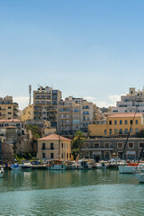 Obraz premium Puerto de Heraklion en la isla griega de Creta. Viajes y turismo