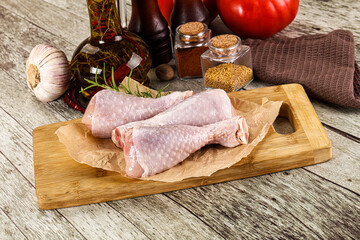 Raw chicken drumstick for roast