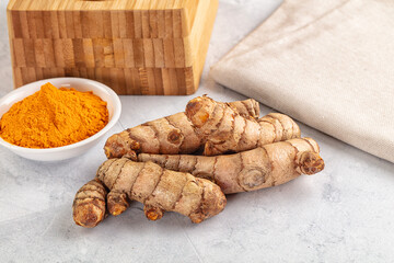 Fresh aroma tumeric roots heap