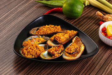 Gourmet baked mussels with garlik