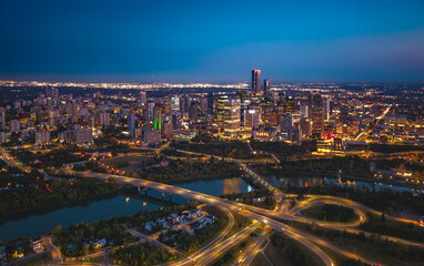 Obraz premium Aerial night view of Edmonton skyline and highway interchange