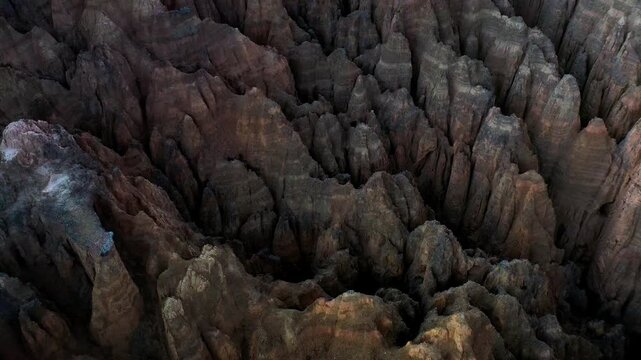 Wawi wawi,  formaciones de barro que se encuentra en la ciudad de Huancayo perteneciente al departamento de Jun&iacute;n