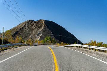 A mountain of asbestos mining waste