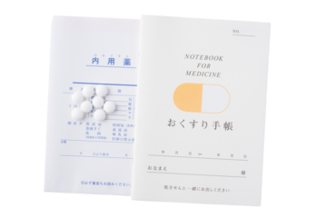 透明背景（png）におくすり手帳と薬