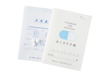 透明背景（png）におくすり手帳と薬