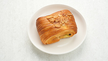 Almond pastry with raisin filling