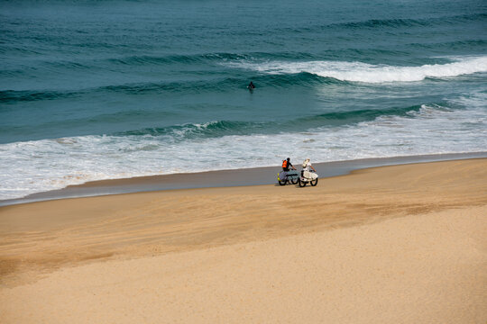 Electric fatbikes along the ocean in southwest France