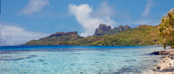 Numerous beaches on Bora Bora island giving access to wonderful snorkeling sites in the coral reefs...