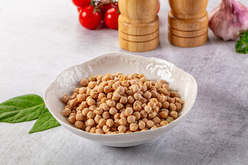 Raw dry chickpea in the bowl