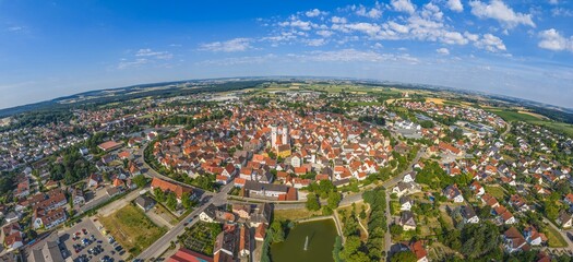 Blick auf den Erholungsort Wemding im Geopark Ries in Bayern