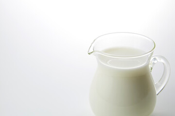 爽やかな朝を感じさせるミルクのイメージ