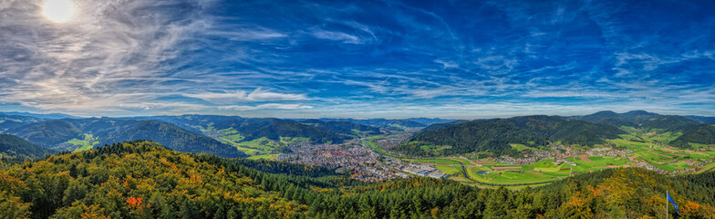 Blick auf Haslach im Schwarzwald, Luftfotografie, Deutschland, Oktober 2025