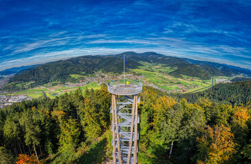 Orenkopfturm bei Haslach im Schwarzwald, Deutschland, Oktober 2025, Luftaufnahme