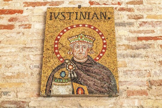 ravenna, italien - bildnis von kaiser justinian