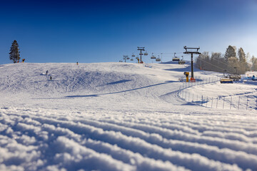 Stacja narciarska Master-Ski w Tyliczu zimą. © rogozinski