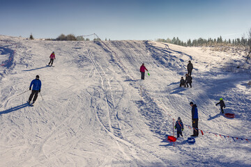 Stacja narciarska Master-Ski w Tyliczu zimą. © rogozinski