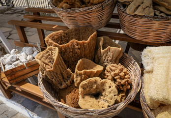 Obraz premium Wicker baskets filled with natural greek sponges at the gift shop, Symi island, Greece.