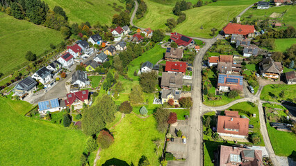 Blick auf Prinzbach im Schwarzwald, Deutschland, Luftaufnahme, Oktober 2025