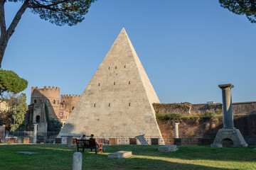 Plakat Pyramid of Cestius in Rome, Italy