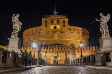 Obraz premium Castel Sant'Angelo and Angel Statues Illuminated at Night, Rome, Italy