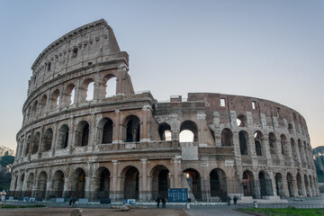 Fototapeta premium The Colosseum in Rome at Sunrise with Clear Sky