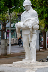 Obraz premium statue of a firefighter