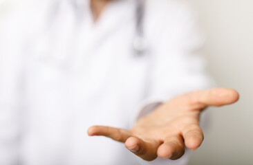 Naklejka premium A doctor's hand reaching out, symbolizing care, offering, and help. Perfect for healthcare, medical assistance, and giving concepts. Suitable fo