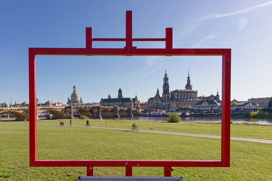 Aussichtspunkt Canaletto Blick am Neust&auml;dter Ufer in den Elbauen von Dresden