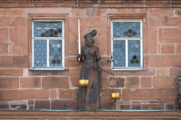 Figur am Rathaus Marburg