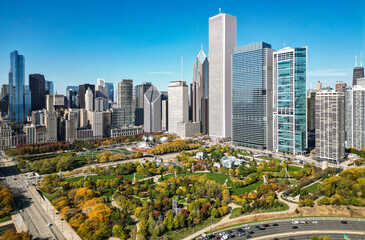 Fototapeta premium Chicago downtown city park and skyline. Autumn city park landscape. Cityscape with fall city park. Chicago cityscape skyline architecture. Skyscraper and landscape. Chicago cityscape