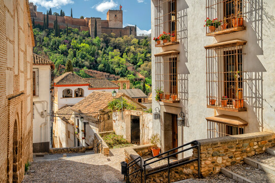 Fototapeta Granada, Spain. Historical streets of Spanish Granada. The Alhambra Palace complex. Beautiful Spanish city. Travel, Tourism 