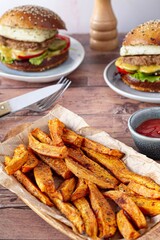 Burger et frites de patates douces
